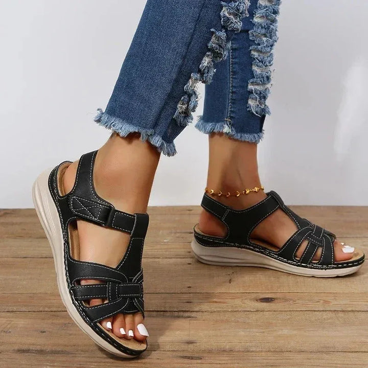 womens sandals black.webp