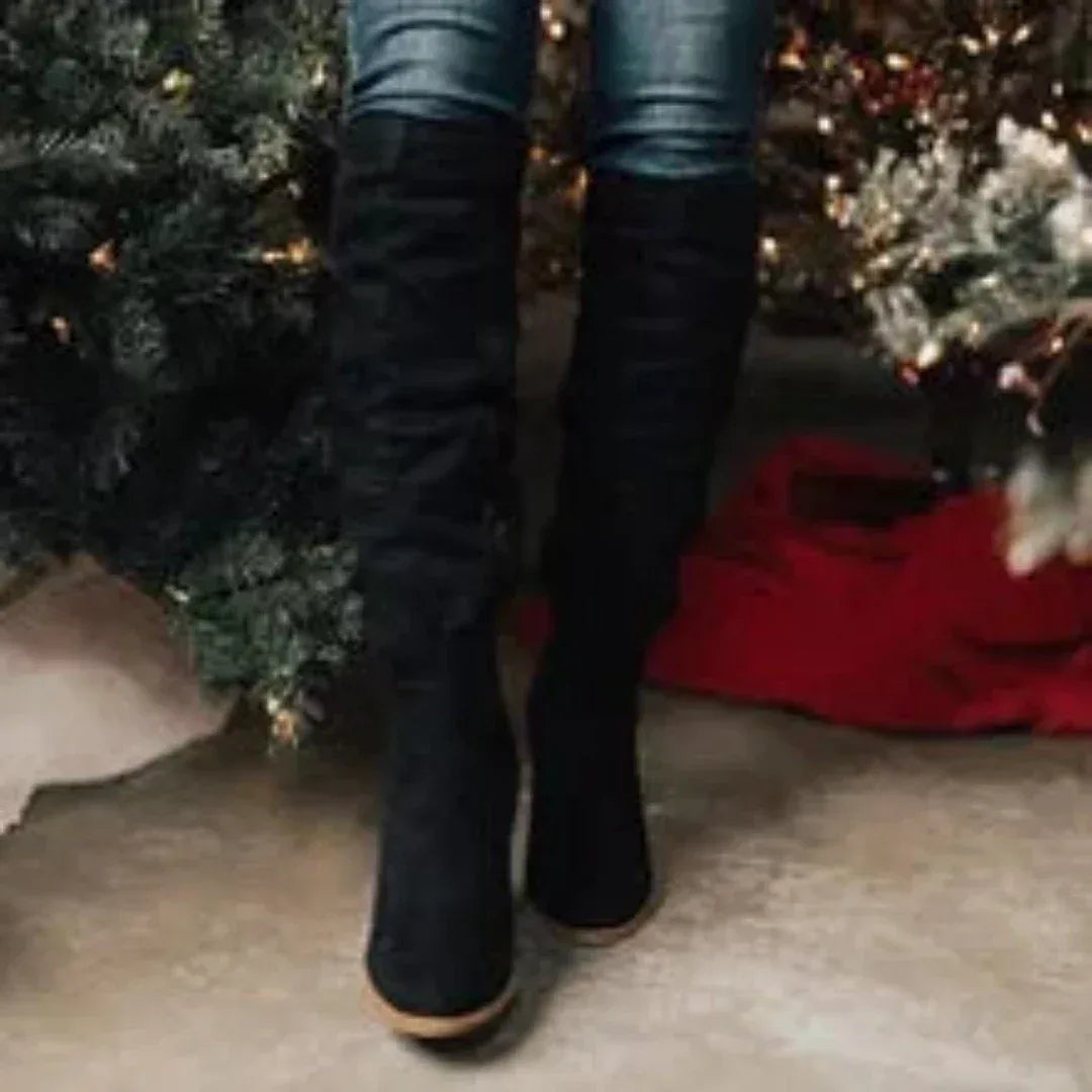 womens black boots.webp
