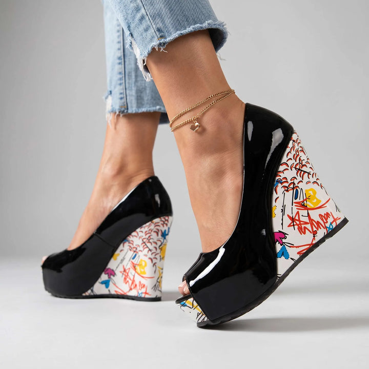 Graffiti platform heels (5).png