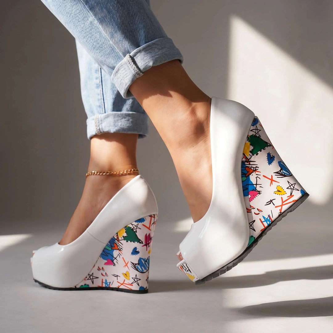 Graffiti platform heels (12).png