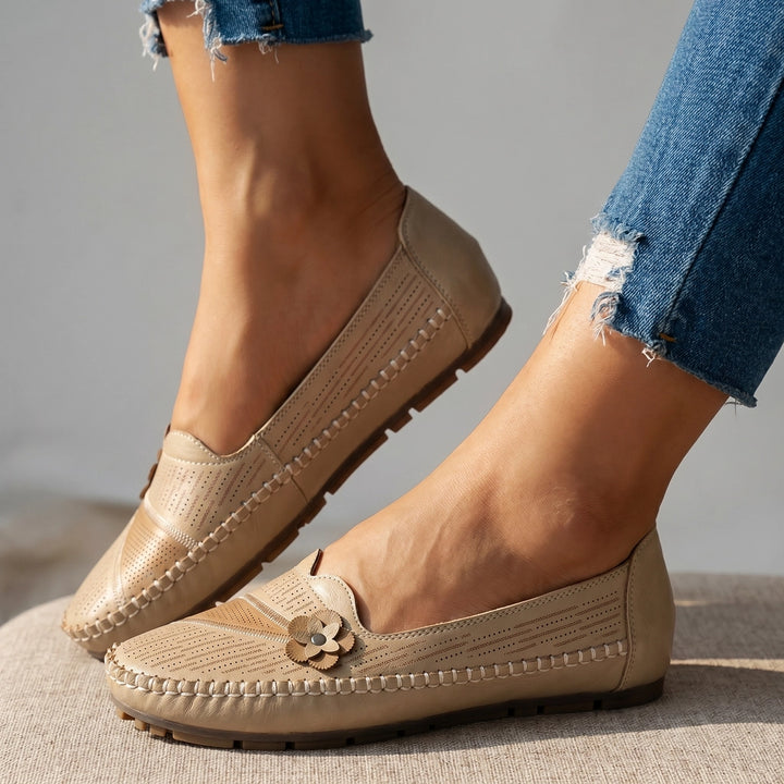 Jorja Floral Loafers - Color:Off-white;Size:35