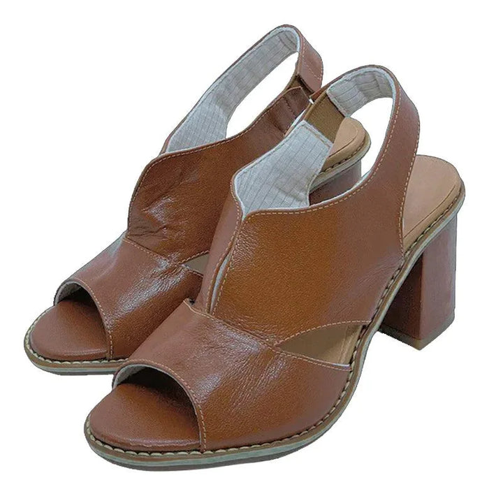 womensbrownsandalss.jpg